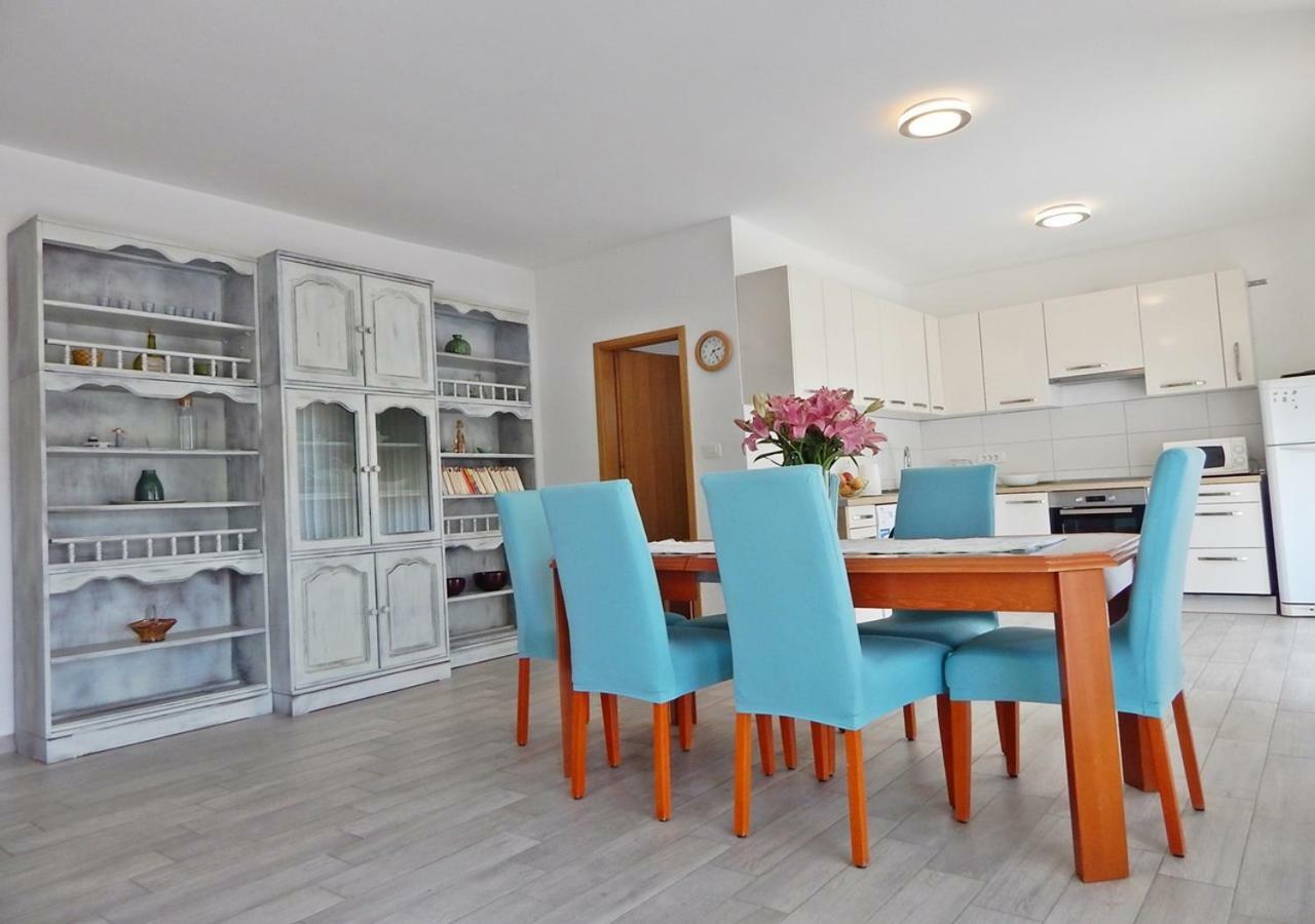 Apartments Katarina With Swimming Pool Stobrec Exterior photo