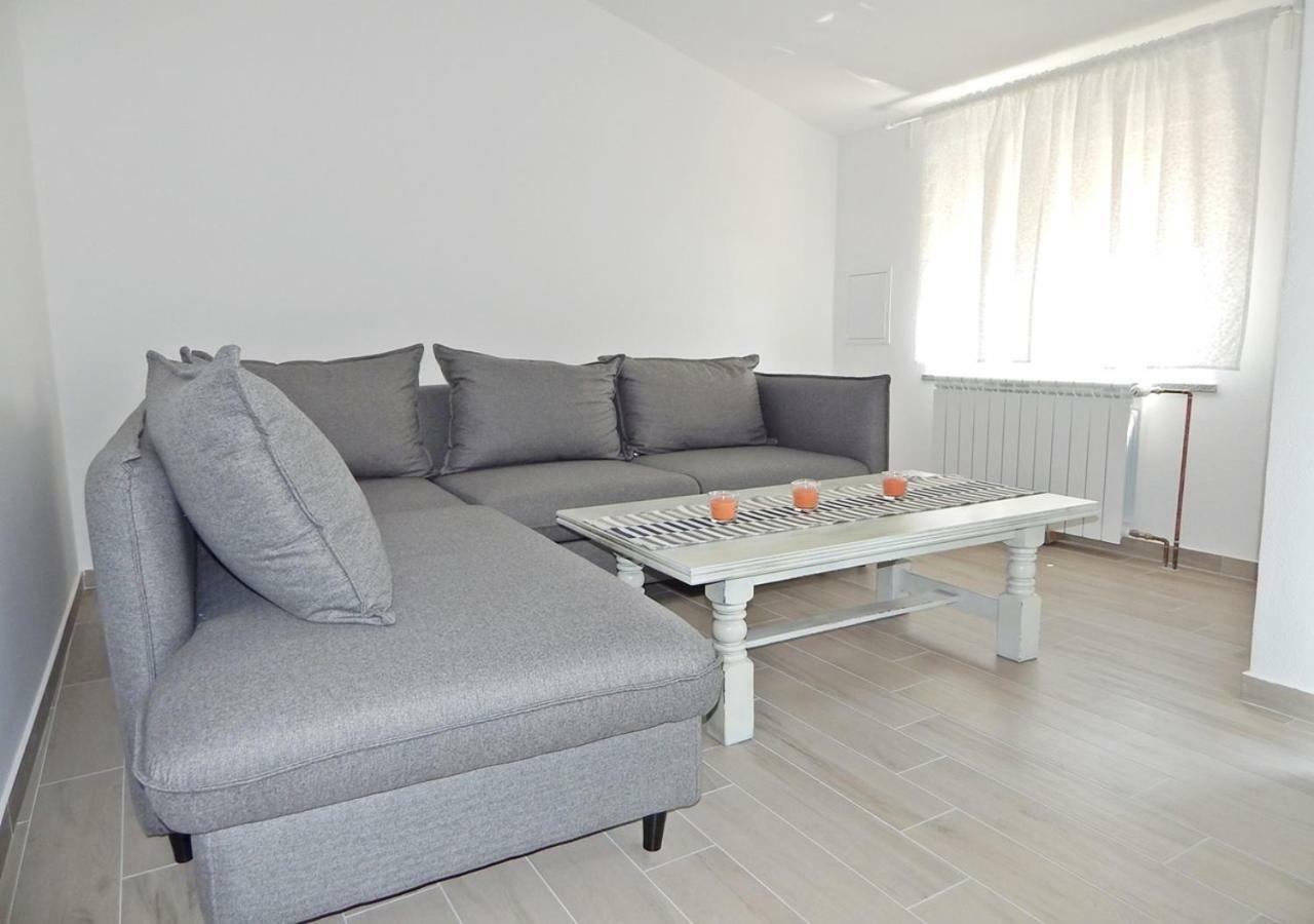 Apartments Katarina With Swimming Pool Stobrec Exterior photo