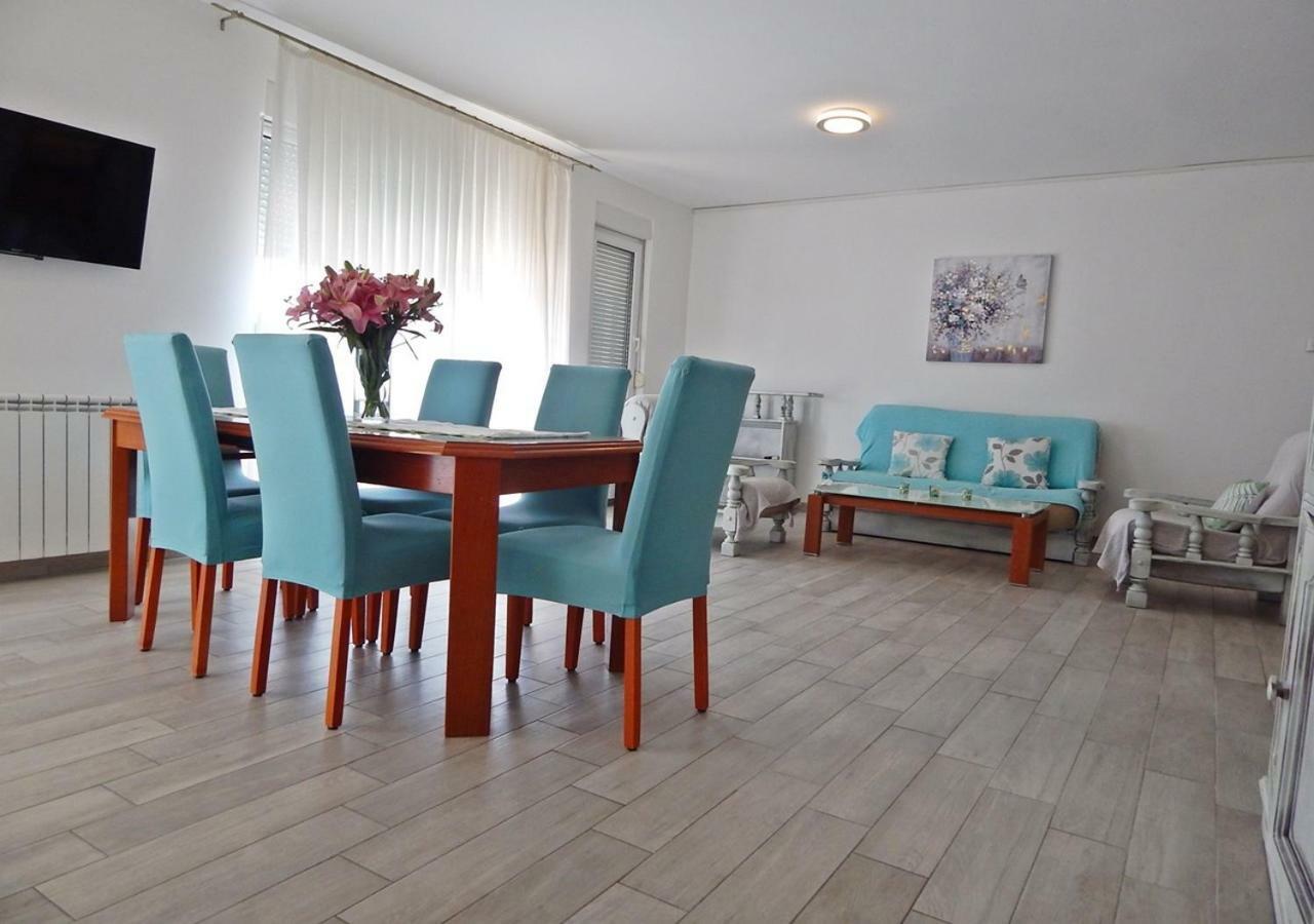 Apartments Katarina With Swimming Pool Stobrec Exterior photo