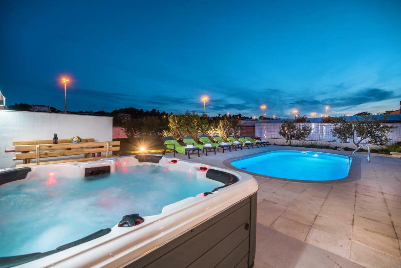 Apartments Katarina With Swimming Pool Stobrec Exterior photo