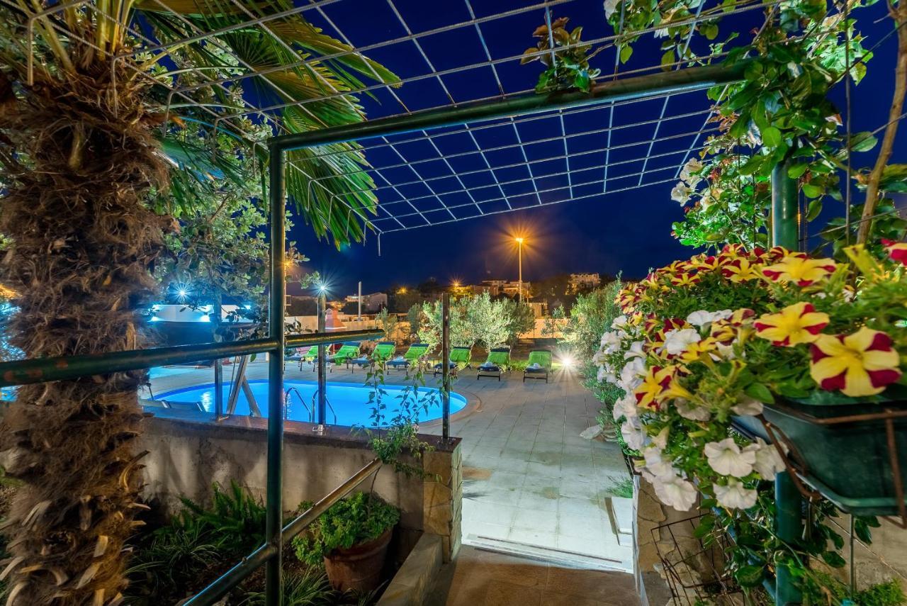 Apartments Katarina With Swimming Pool Stobrec Exterior photo