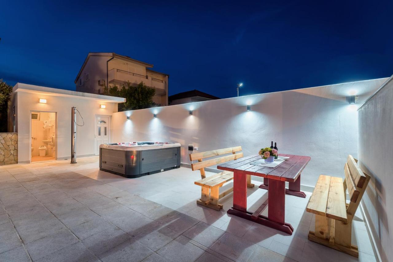 Apartments Katarina With Swimming Pool Stobrec Exterior photo