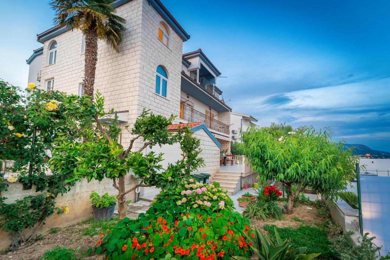 Apartments Katarina With Swimming Pool Stobrec Exterior photo